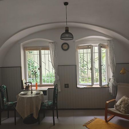 Vintage Room With Garden View Pressburg Exterior foto