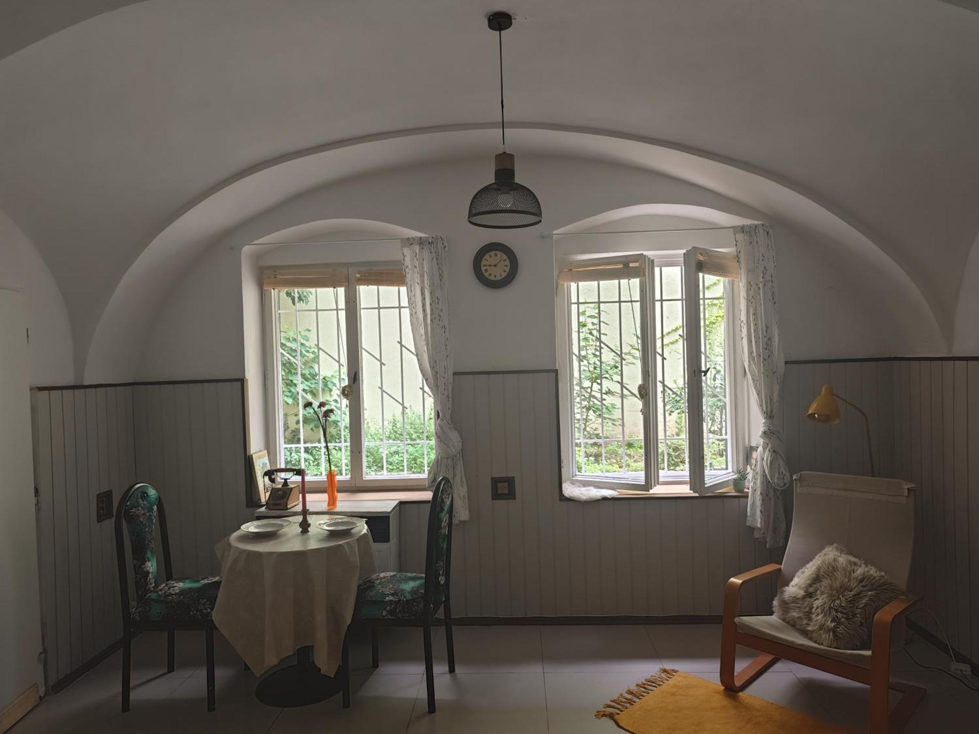 Vintage Room With Garden View Pressburg Exterior foto